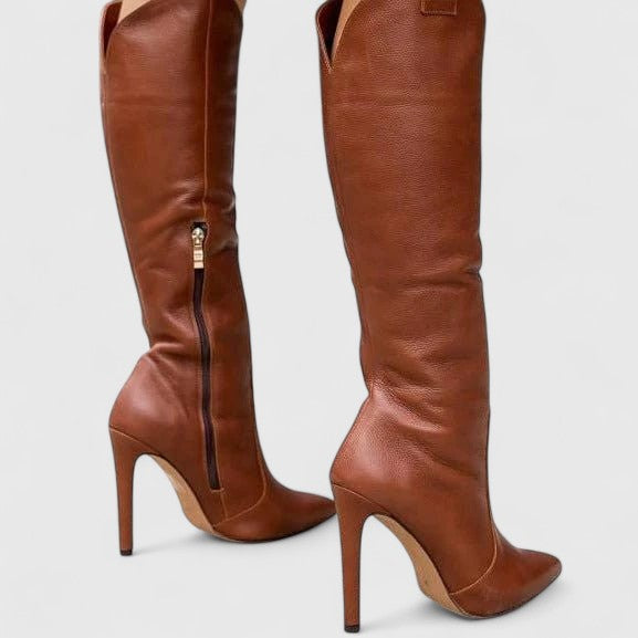 Vielseitige, elegante Damen Frühlingsstiefel. Kniehohe Stiefel mit spitzer Zehenpartie, perfekt für Frühling.