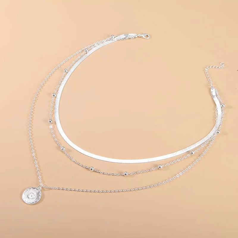 Moderne Damen Halskette aus echtem 925 Sterling Silber. Eleganter, runder Anhänger, schickes Accessoire.