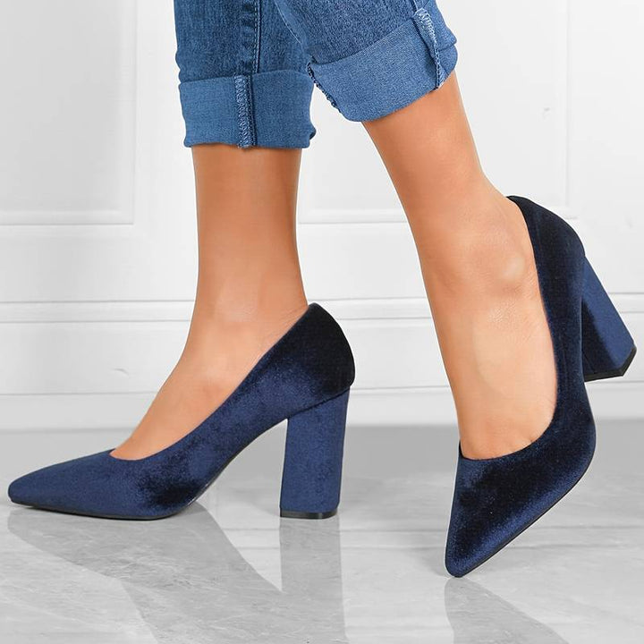 Elegante Damen High Heels aus Hirschleder, spitz zulaufend, in Königsblau. Ideal für Büro und Abendgarderobe.