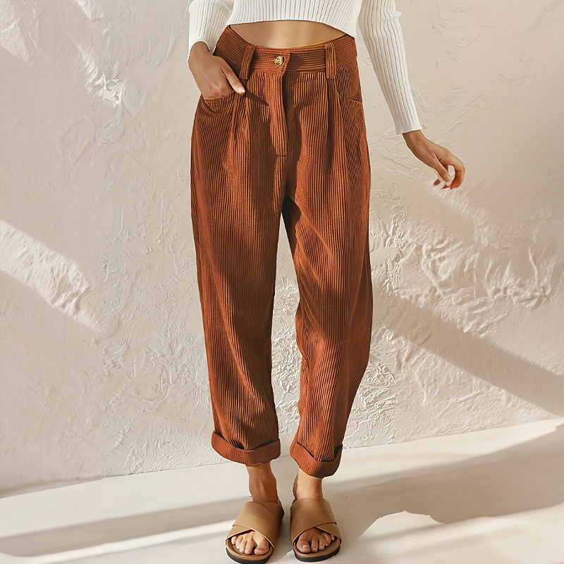 Luftige Sommerhose für Damen: High Waist, weites Bein und fließender Stoff für eleganten Komfort im Sommer.