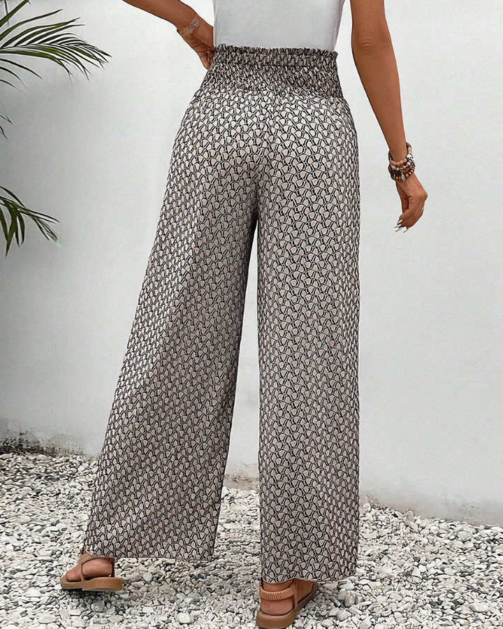 Bequeme weite Damen Hose in Beige für einen eleganten Alltagslook. Perfekte Freizeit- oder Business Casual Hose.