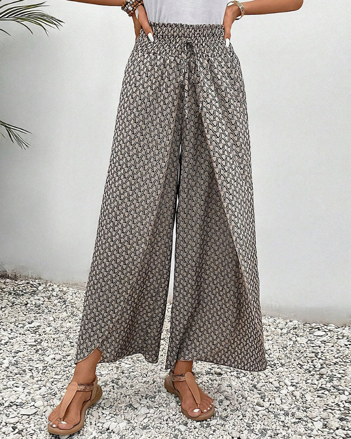 Stilvolle beige Damen Sommerhose mit weitem Schnitt. Bequem & modisch für Frühling, Freizeit oder Business Casual.