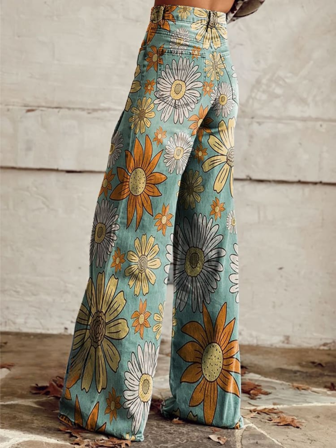 Komfortable Vintage Damen Hose mit weitem Bein und Blumenmuster. Ideal für jede Figur, Freizeit & Büro im Frühling/Sommer.