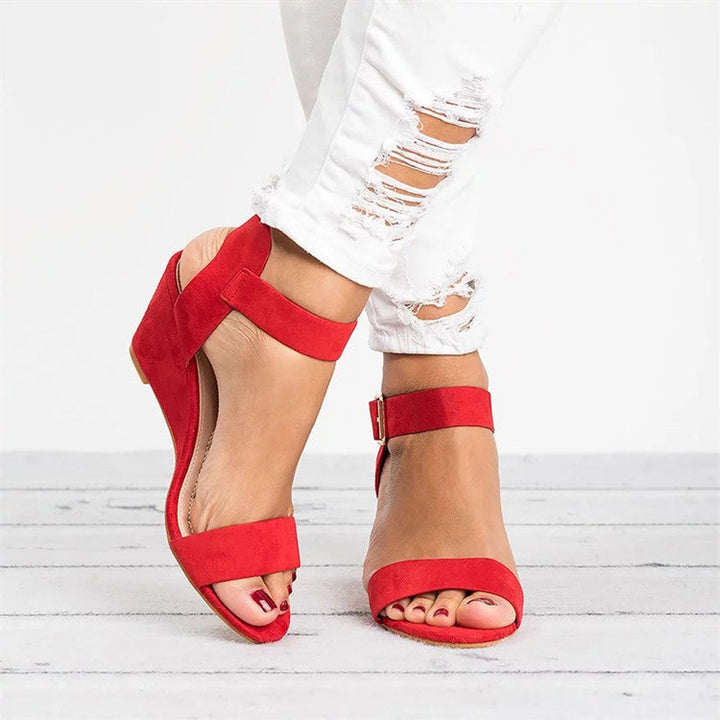 Komfortable Damen Frühling Keilsandalen, bequeme Sommerschuhe mit Knöchelriemen und Keilabsatz, stilvolle Freizeitmode.