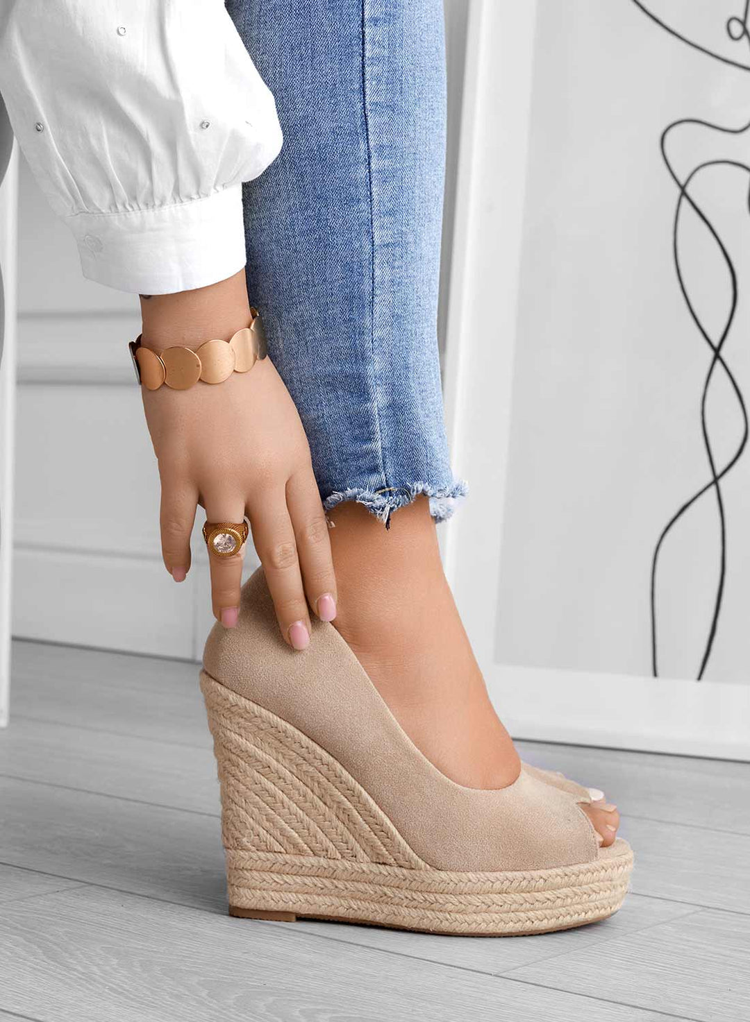 Frühlings-/Sommer-taugliche Damen Keilsandalen mit bequemer Passform; elegante Slip-On Damenschuhe mit Keilabsatz.