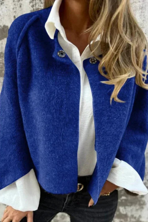 Schicke Damen Kurzjacke mit ausgestellten Ärmeln, ideal für Herbst und Alltag. Eleganter Blazer für jedes Outfit.