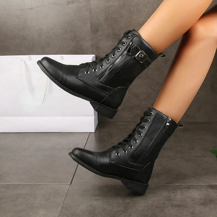 Schwarze Damen-Kurzstiefel mit Blockabsatz und Reißverschluss. Elegante Winterstiefel für Damen, stilvoll & bequem.