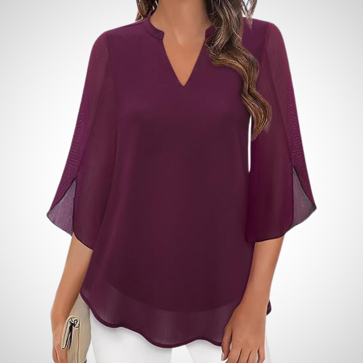 Nahaufnahme der luftigen, eleganten Damen-Lagenbluse. Zeigt die schmeichelhafte Schnittführung & den Stoff.