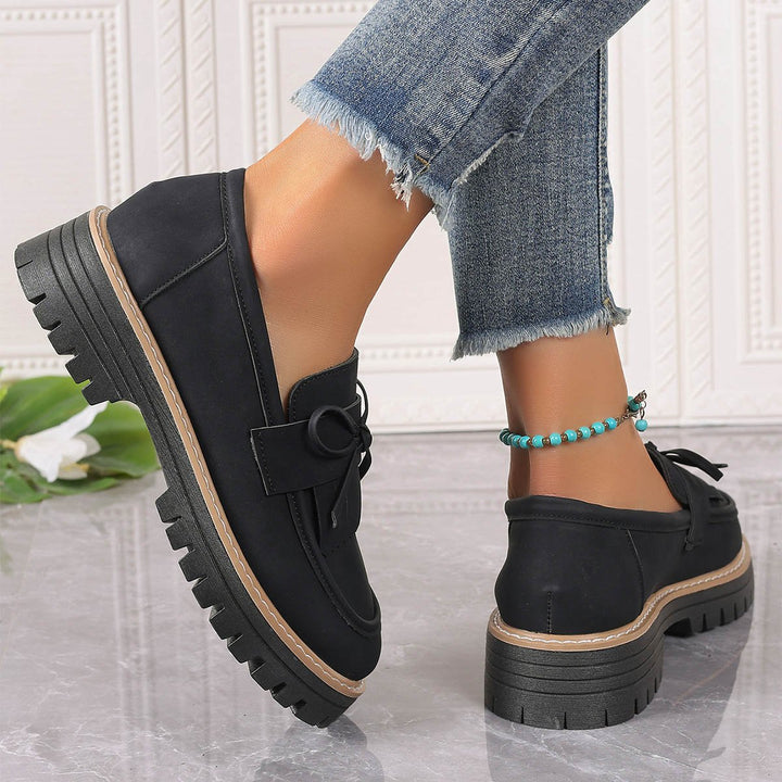 Moderne Damen Schlupfschuhe Loafer mit eleganter Schnalle, dicker Sohle & runder Zehenpartie für Komfort.