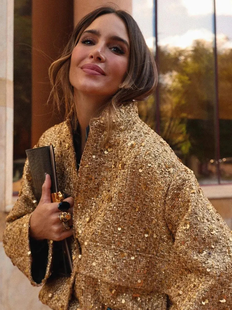Glänzende Frauen Bomberjacke mit Pailletten, ideal als festliche Herbstmode & elegante Abendgarderobe.