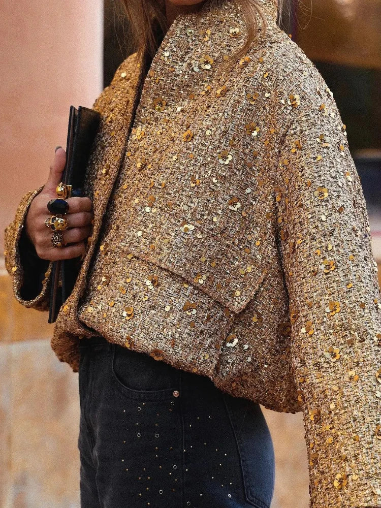 Damen Pailletten-Bomberjacke mit funkelnden Gold-Pailletten, glamourös und modisch für jeden Anlass.