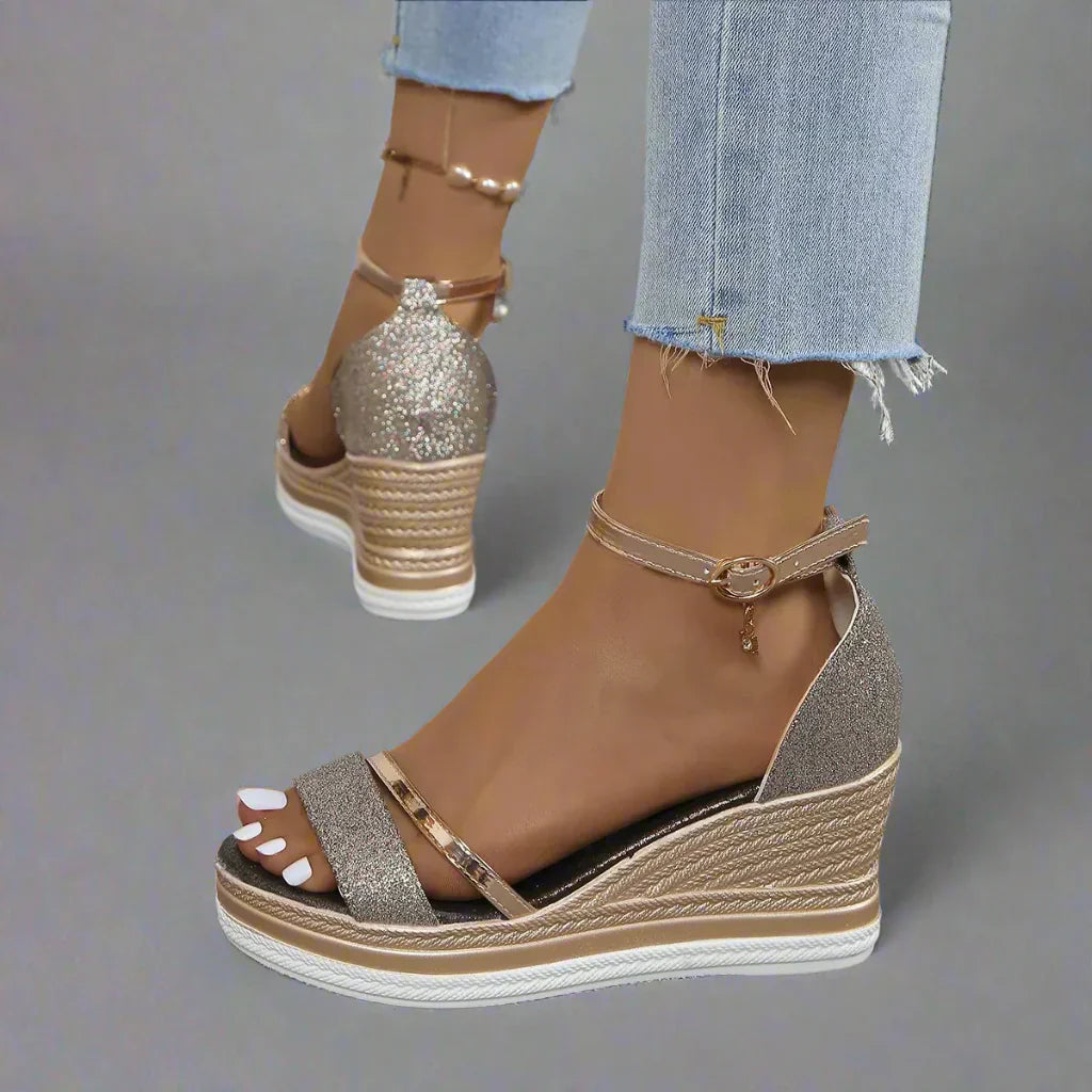Elegante Damen Plateau-Sandalen mit bequemem Knöchelriemen, perfekt für Frühling & Sommer.