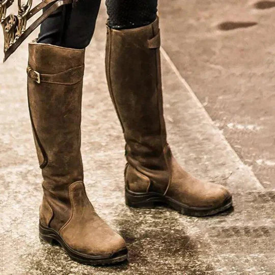 Komfortable Damen Herbst-Reitstiefel in elegantem Design. Wasserdicht und perfekt für lange Tage beim Reiten.