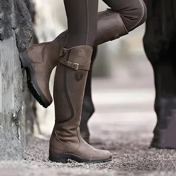 Vielseitige Damen Reitstiefel für Herbst und Outdoor-Aktivitäten. Wasserdichtes Schuhwerk mit Komfort für Pferde.