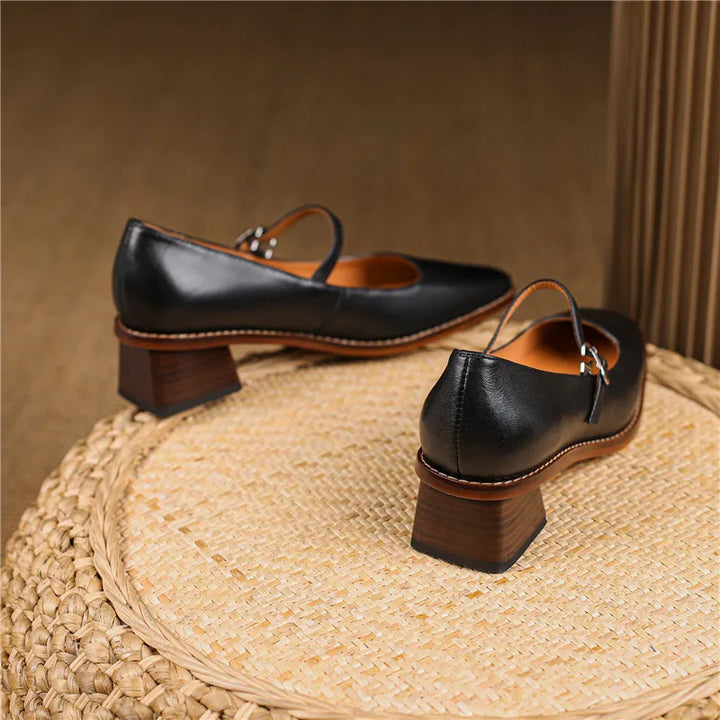 Klassische Damen Sandalen mit elegantem Blockabsatz. Komfortable Schuhe, perfekt für Frühling & Sommer.