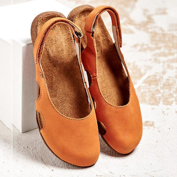 "Elegante Damen-Sandalen mit rutschfester Sohle und modernem Design, ideal für sommerliche Ausflüge."