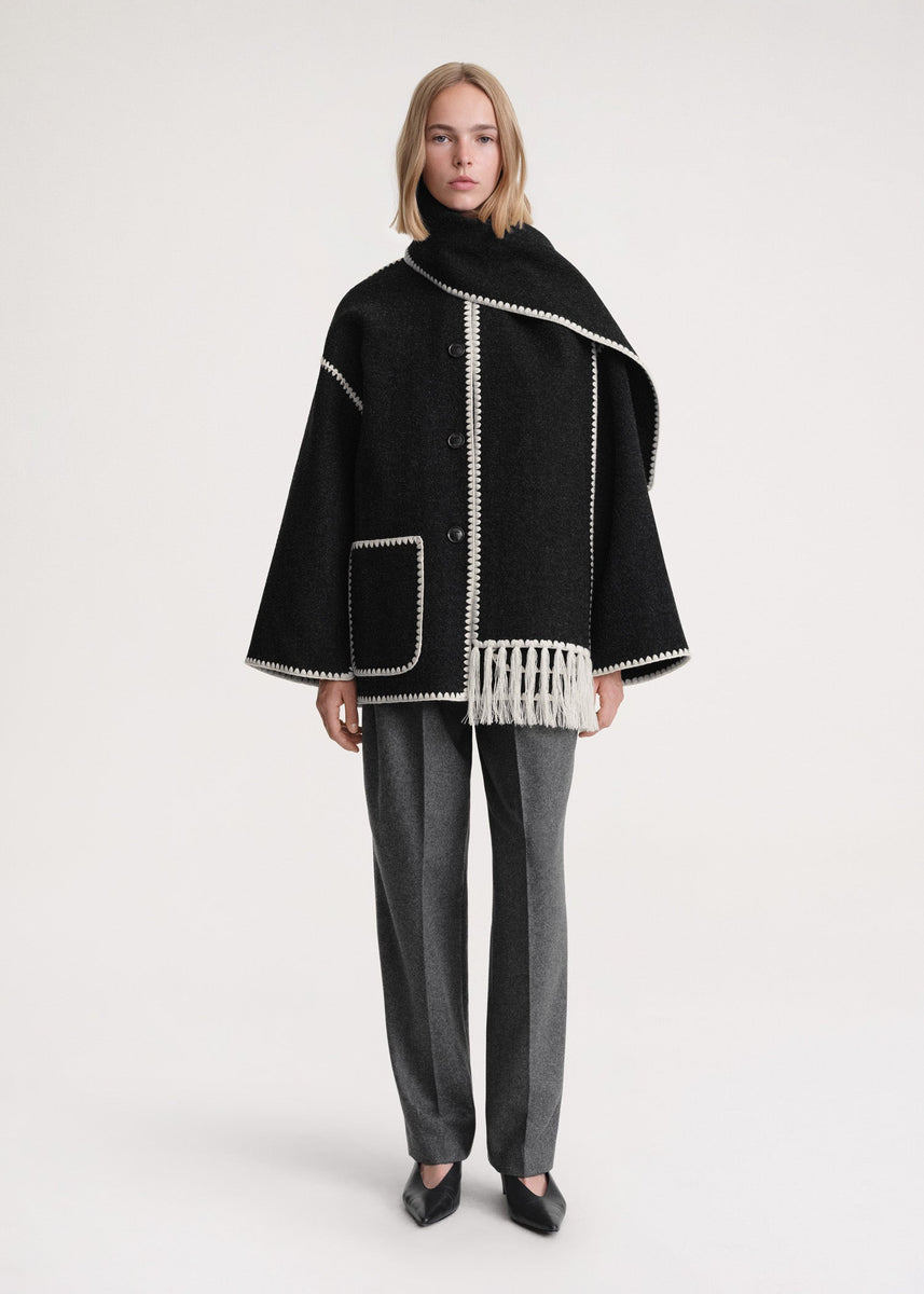 Komfortable Damen Schaljacke; stilvolle Winterjacke und Herbstjacke in eleganter Damenmode.