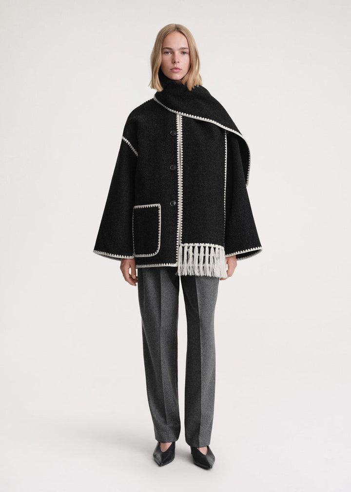 Komfortable Damen Schaljacke; stilvolle Winterjacke und Herbstjacke in eleganter Damenmode.