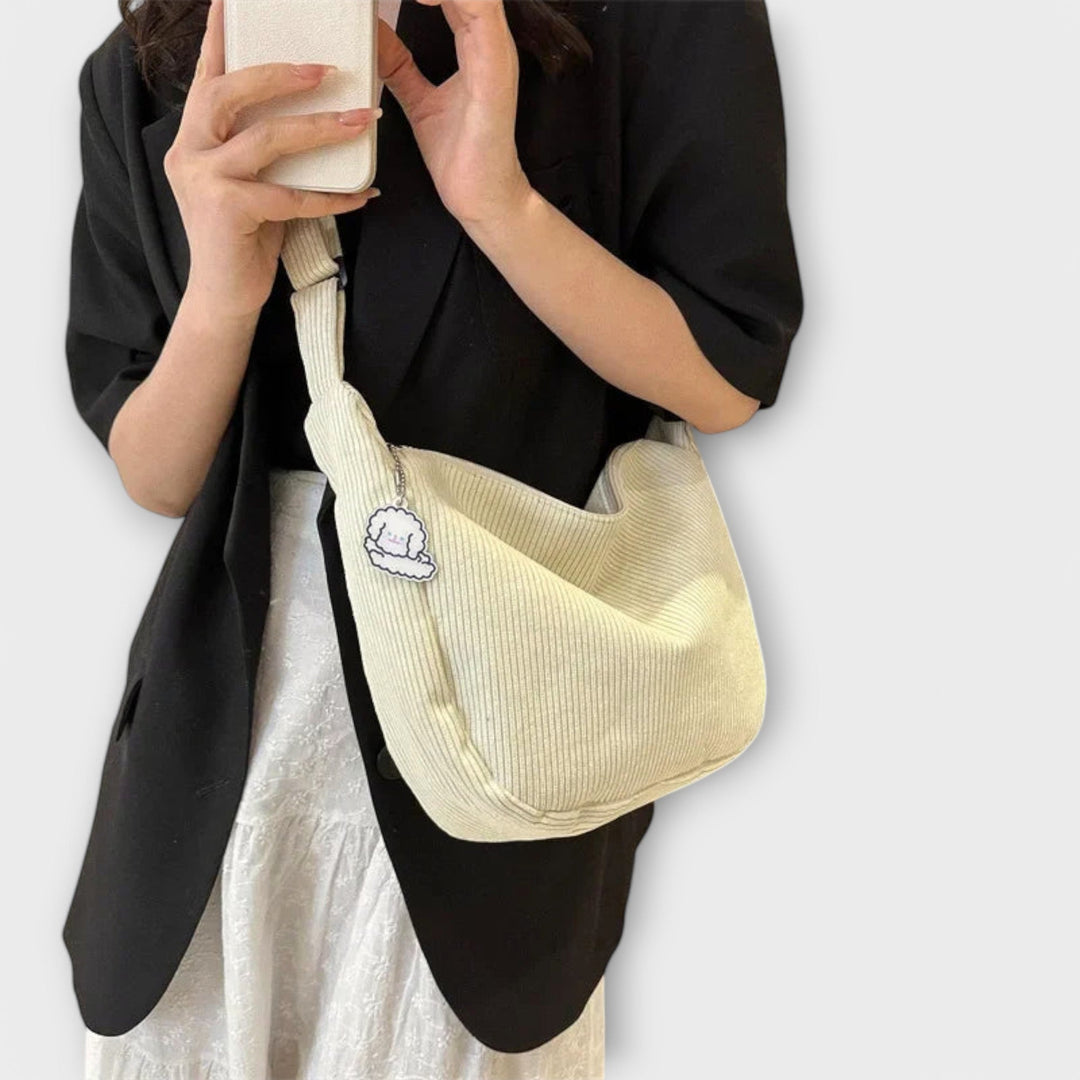 Stilvolle Schultertasche für Damen; perfekt als elegantes Sommer-Accessoire.