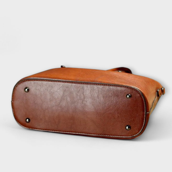 Braune strukturierte Damen Schultertasche, klassische Handtasche für einen zeitlosen Look.