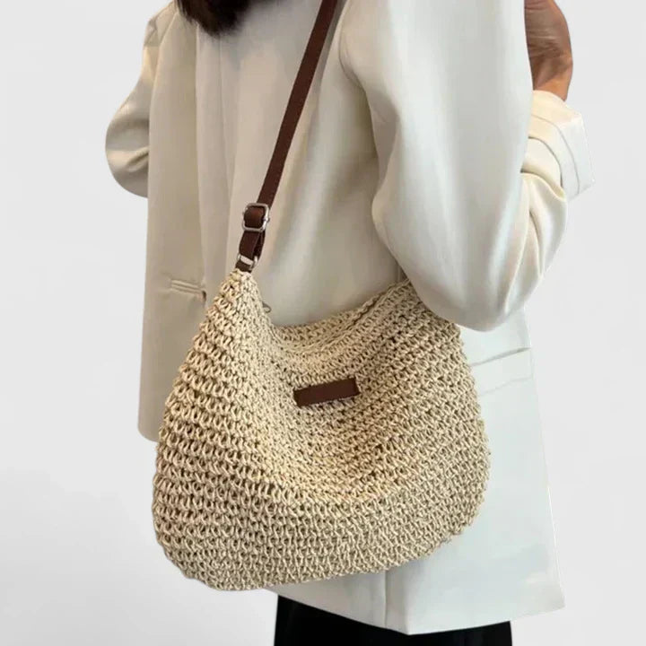 Elegante Damen Schultertasche in Beige für den Sommer. Perfekt für einen natürlichen Casual-Look.