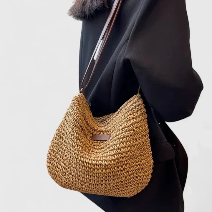 Stilvolle Damenschultertasche in Beige/Khaki. Leichte Sommertasche im Naturstil für jeden Anlass.