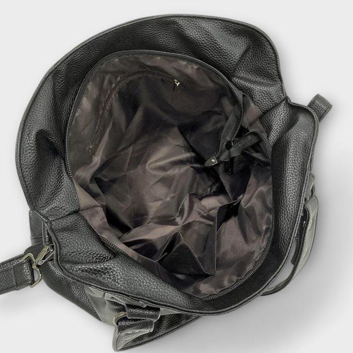Schlanke, elegante Damen Schultertasche, ideal für den Sommer. Modernes Design, vielseitiges Accessoire.