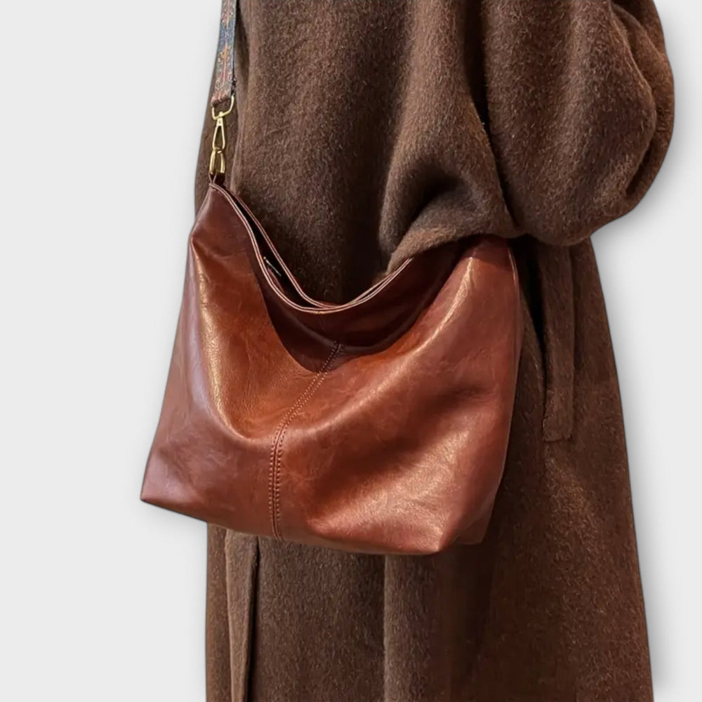 Farbenfrohe Damen-Handtasche als Unikat mit speziellem Riemen, ideal für den Sommer.