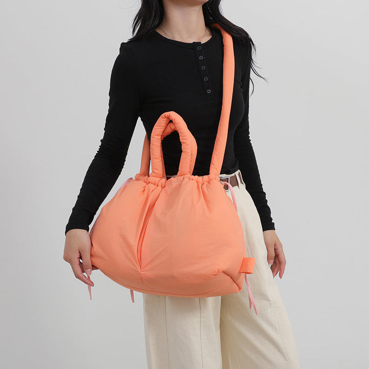 Elegante Damen Schultertasche von Mayer-Boutique, ideal für Alltag und Büro, mit viel Stauraum.