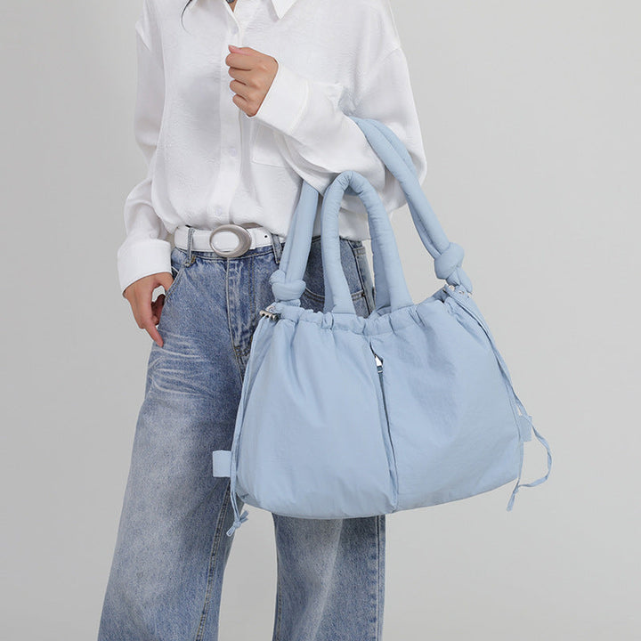 Komfortable Damen Schultertasche in klassischem Design. Ideal für lange Tage und bequem zu tragen.