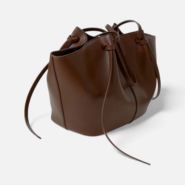 Schwarze Kunstleder Damentasche, ein stilvoller Shopper für den täglichen Gebrauch und als modisches Accessoire.
