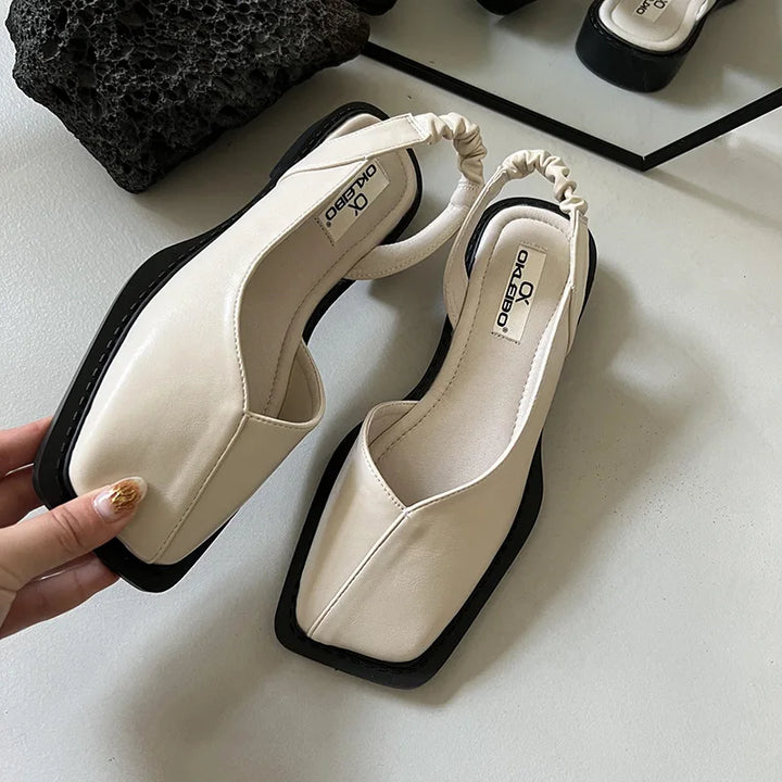 Modische Damen Slingback Ballerina-Heels am Fuß, stilvoll kombiniert für vielseitige Anlässe im Frühling.