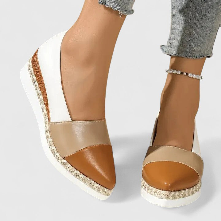 Stilvolle Damen Slip-On Keilabsatz Slipper, spitze Zehe, komfortabel für den Frühling und Alltag.