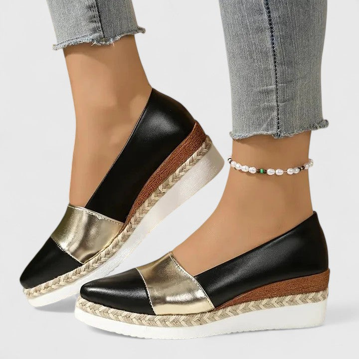 Damen Keilabsatzschuhe mit spitzer Zehe und Slip-On Funktion, elegant und bequem für Frühling/Sommer.