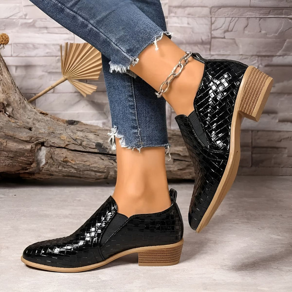 Bequeme Slip-On Damenschuhe mit stabilem Komfort-Absatz, ideal für lange Tage im Büro oder Freizeit.