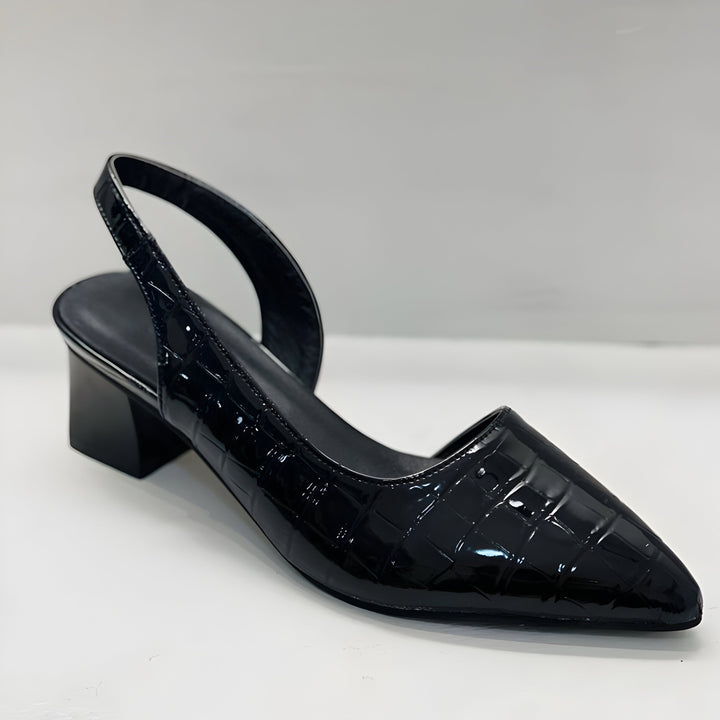 Braune spitze Damenschuhe mit robustem Blockabsatz, perfekt für einen eleganten Business-Look und Komfort.