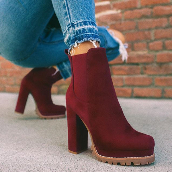 Elegante Damen Stiefelette mit runder Spitze. Femininer Modestiefel für stilvolle Schritte und Komfort.