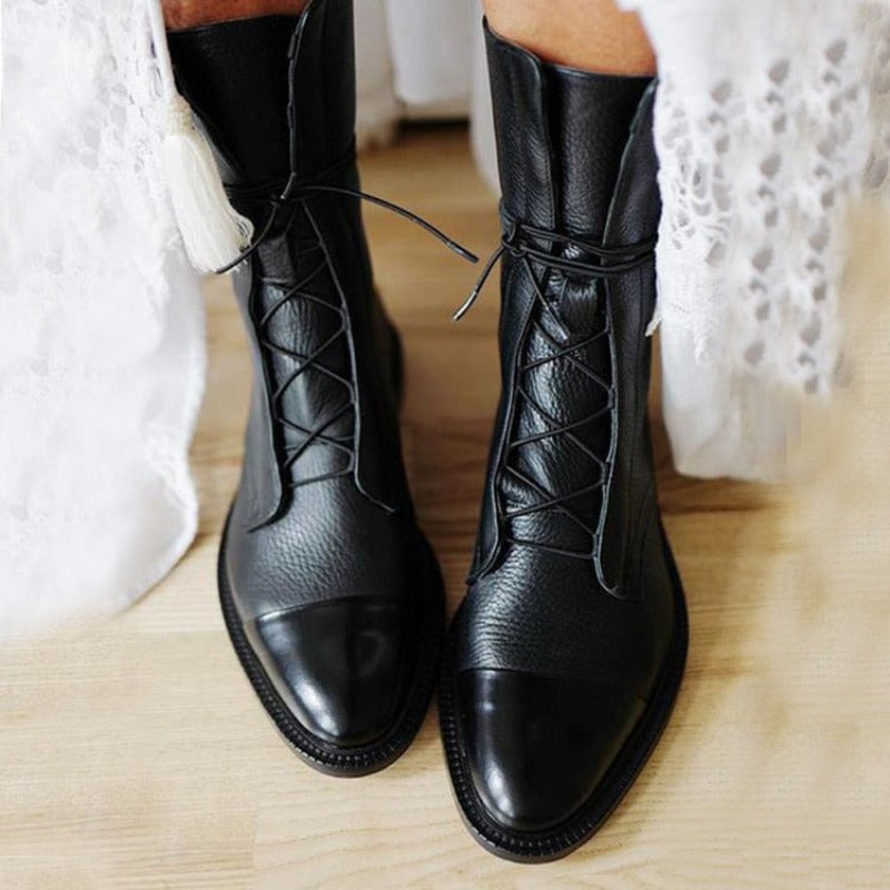 Elegante Damen Stiefeletten für Herbst & Winter mit stabilem Blockabsatz und praktischem Reißverschluss, glatt.