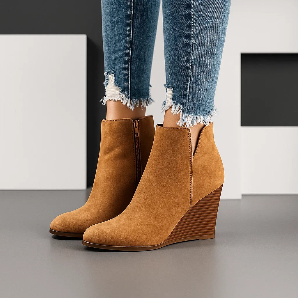 Elegante Damen Stiefeletten mit modischem Keilabsatz und praktischem Seitenreißverschluss für Herbst & Winter.