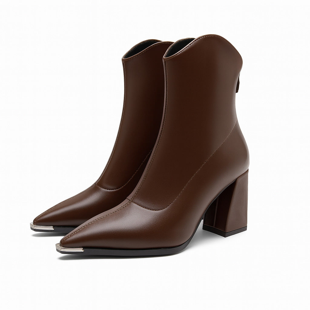 Elegante Damen-Stiefeletten mit spitzer Kappe, ideal für moderne Frühlings-Outfits.