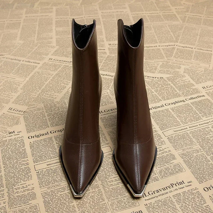 Hochwertige Damen-Stiefeletten mit spitzer Kappe, vielseitig kombinierbar für den Frühling.