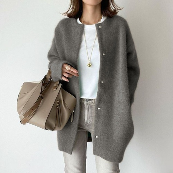 Kuscheliger Damen Langarm-Cardigan Rundhals. Elegante Strickjacke für gemütliche Herbst- & Wintertage.
