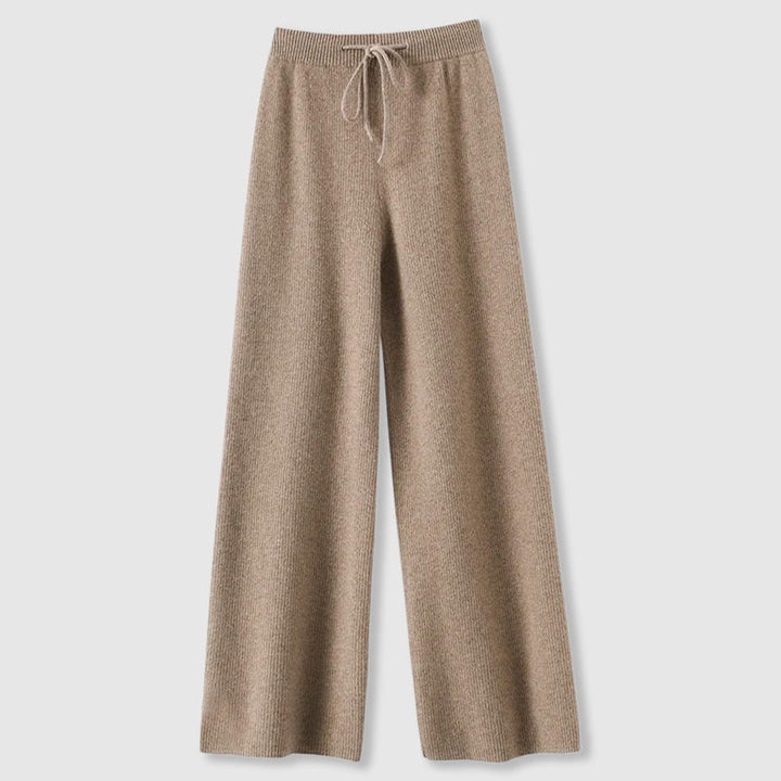 Elegante Damen Winter Strickhose mit weitem Bein in Beige, perfekt für komfortable Winteroutfits.