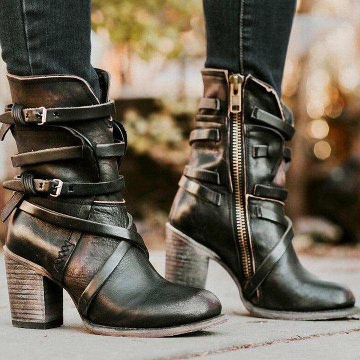 Elegante Damen Winterstiefel, warm gefüttert, in klassischem Design für kalte Tage und stilvolle Auftritte.