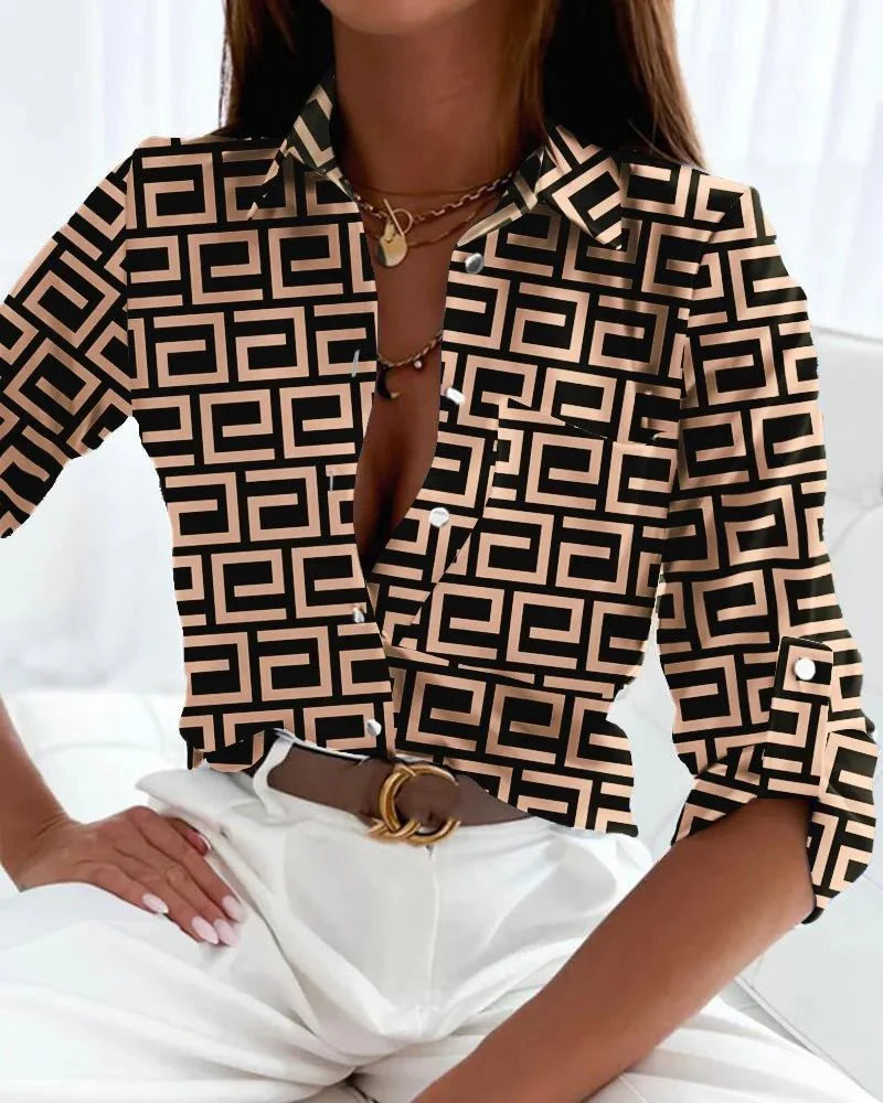 "Elegante Damenbluse mit künstlerischem Druck und vielseitigem Stil, leicht und atmungsaktiv, perfekt für jeden Anlass."