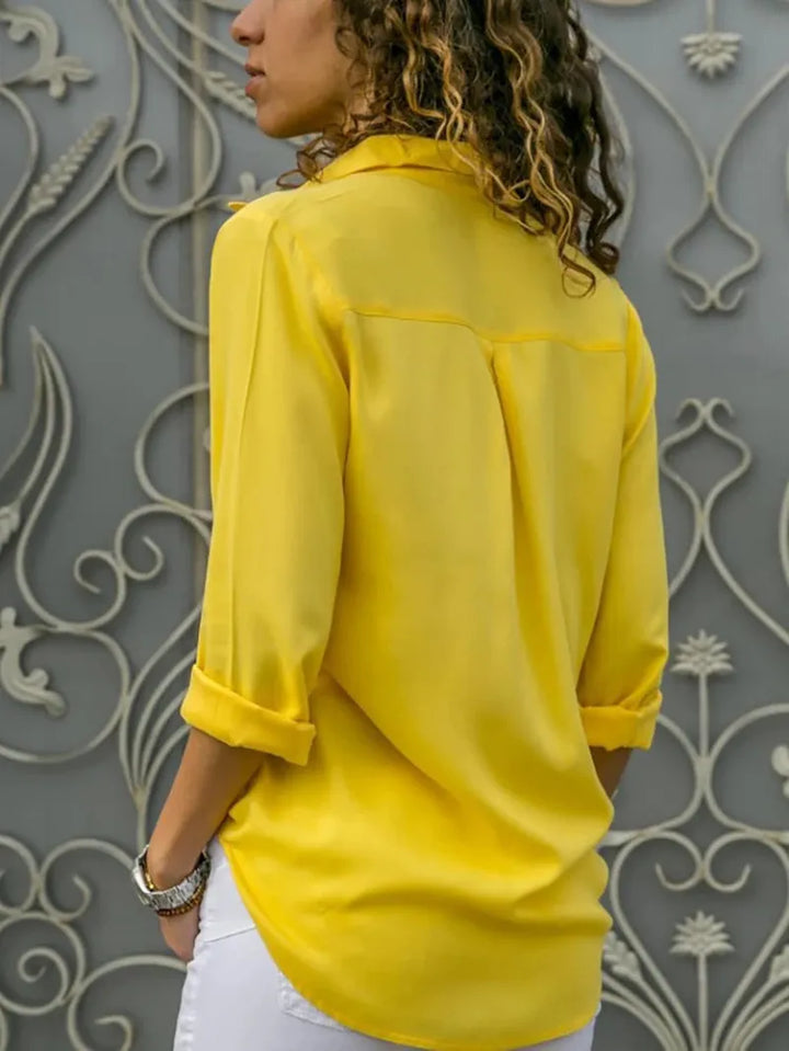 Stilvolle Damenbluse mit V-Ausschnitt, Langarm und elegantem gerundetem Saum. Ideal für jeden Anlass.