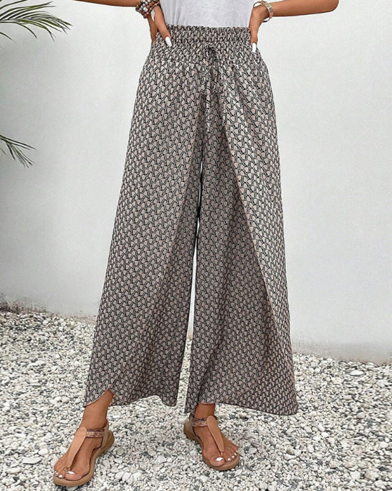 Rote Damenhose mit weitem Bein & hohem Bund. Stilvoll, bequem & perfekt für Herbst oder festliche Anlässe.