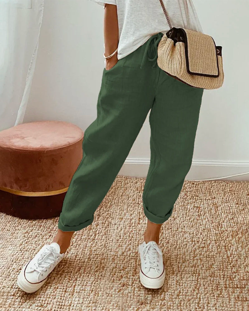 Bequeme & elegante Damenhose mit weitem Bein & hoher Taille. Atmungsaktives Material für frischen Komfort an warmen Tagen.