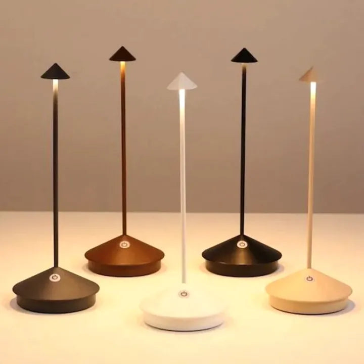 "Elegante, dimmbare, kabellose LED-Außenleuchte, wetterfest, modernes Design, ideal für Garten und Terrasse."