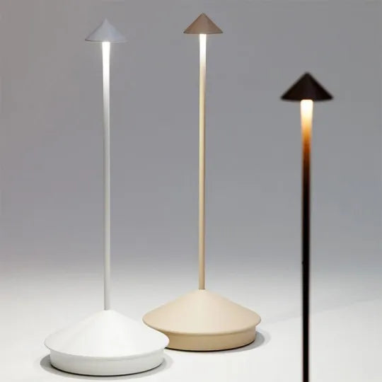 "Elegante, dimmbare, kabellose LED-Außenleuchte, wetterfest, modernes Design, ideal für Garten und Terrasse."